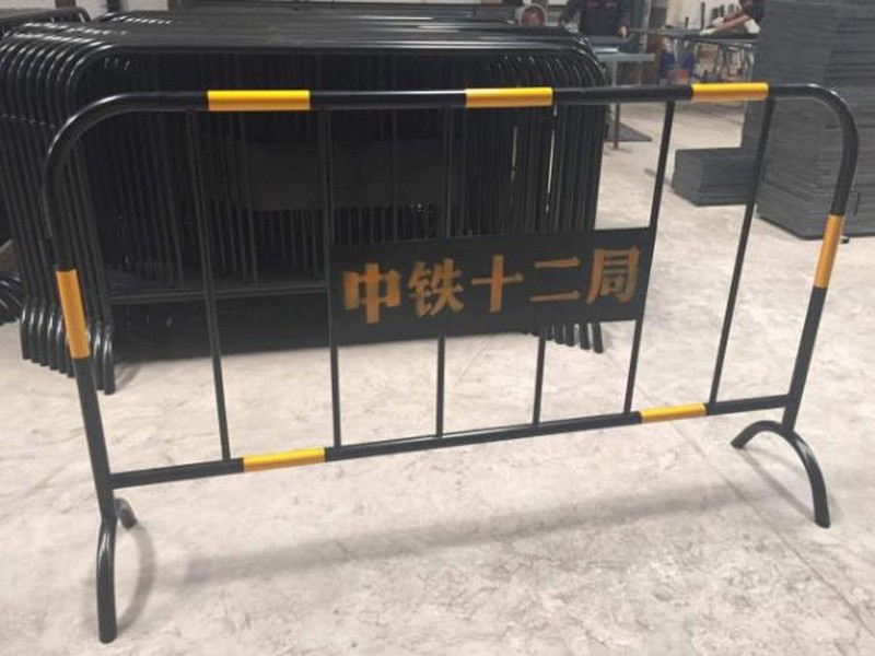 江西黄黑铁马施工护栏